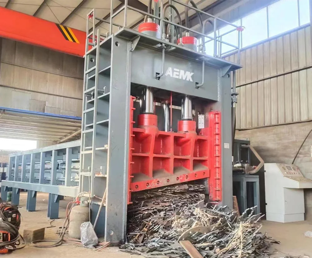 Scrap metal gantry shear