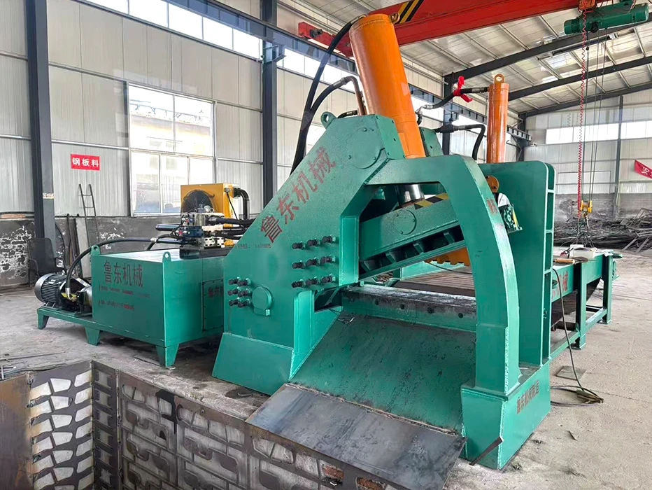Close‑up of Alligator Shear Cutting Mechanism and Feeding Platform